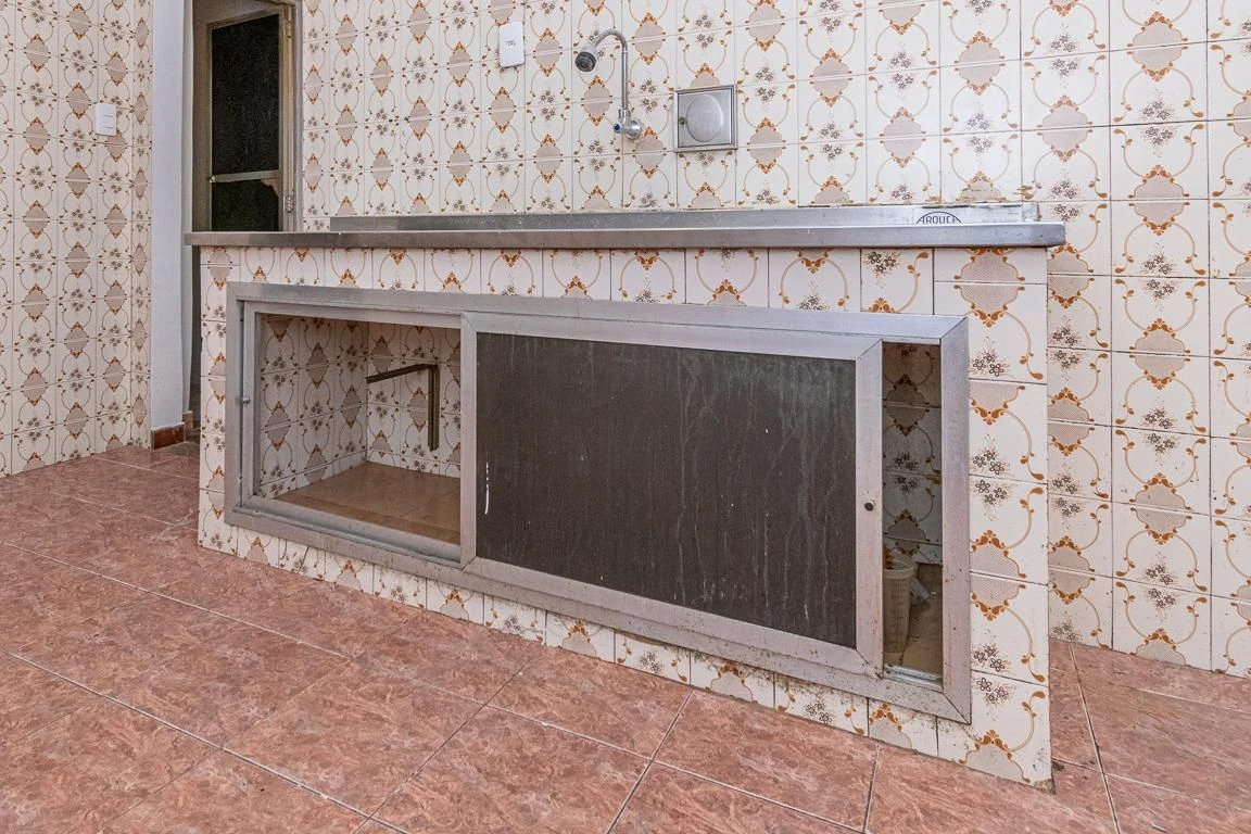 Unfurnished 2-bedroom house with fitted kitchen cabinets — photo 10