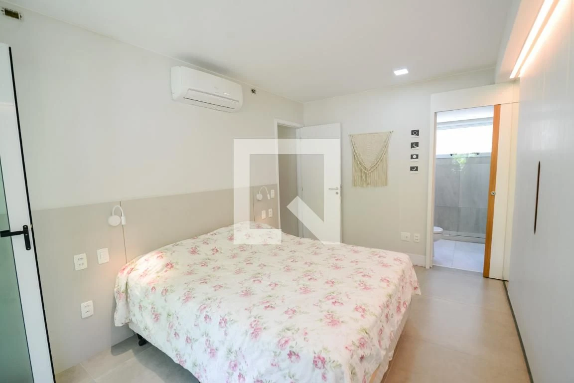 Furnished 4-bedroom apartment with 4 bathrooms — photo 11