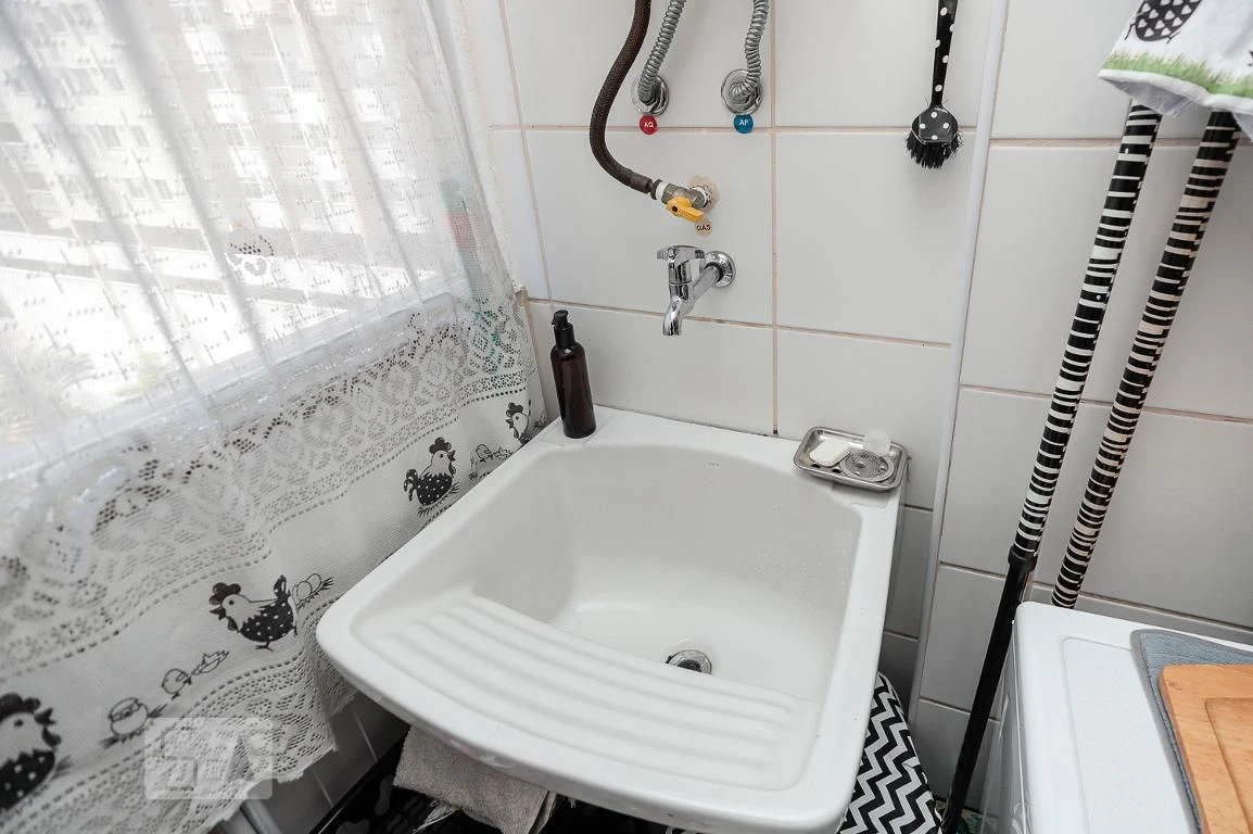 Furnished 2-bedroom apartment with balcony — photo 38