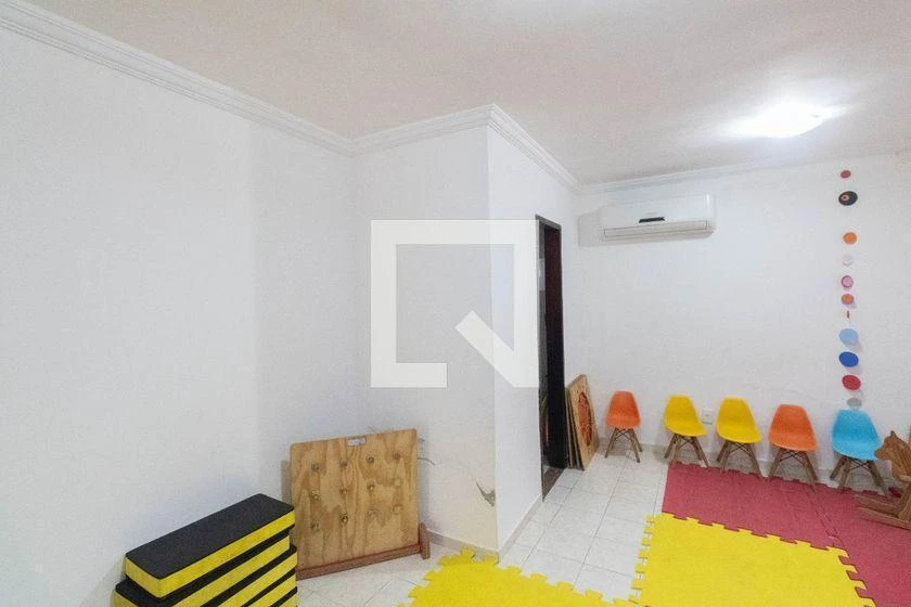Casa com 3 quartos e 2 banheiros, 160 m² — photo 35