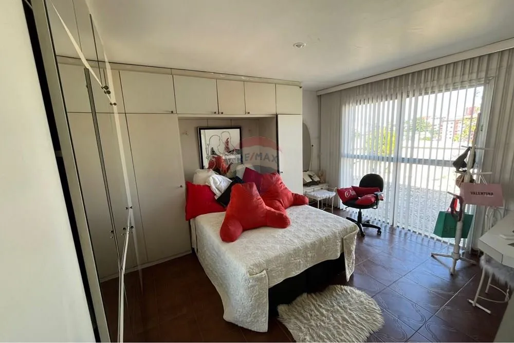 Furnished 4-bedroom apartment with 2 baths and 183 m² — photo 19