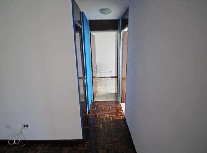 2-bedroom apartment with a closed-off kitchen — photo 3