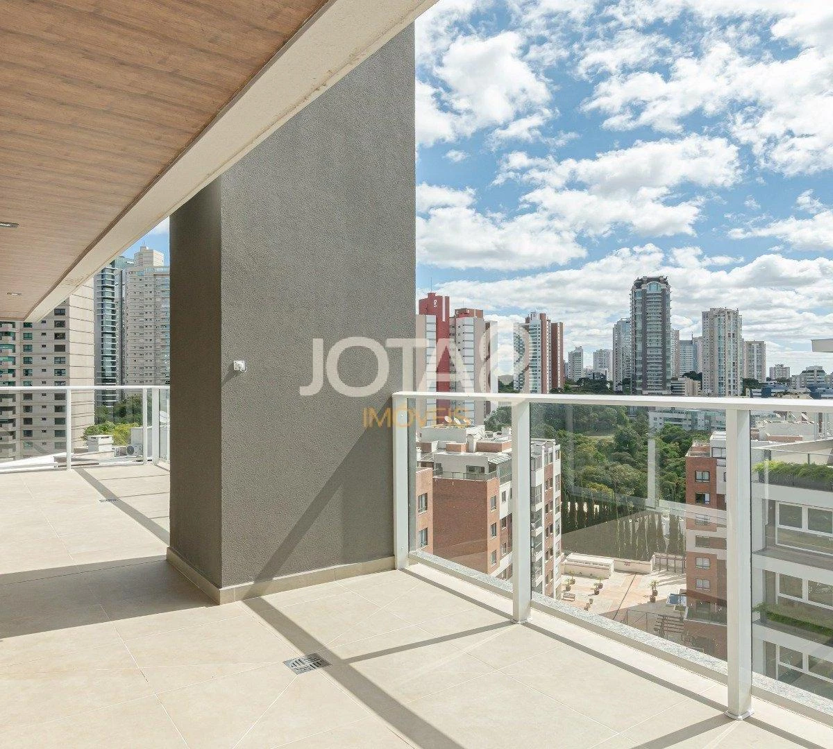 Floor-to-ceiling windows in a 3-bedroom apartment, 194 m² — photo 24