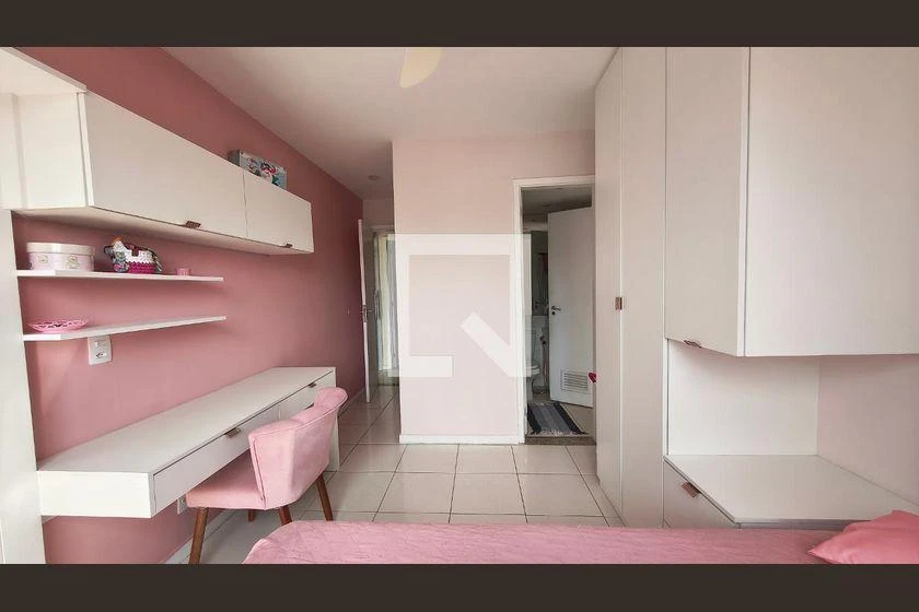 3-bedroom apartment in a building with a gym — photo 14