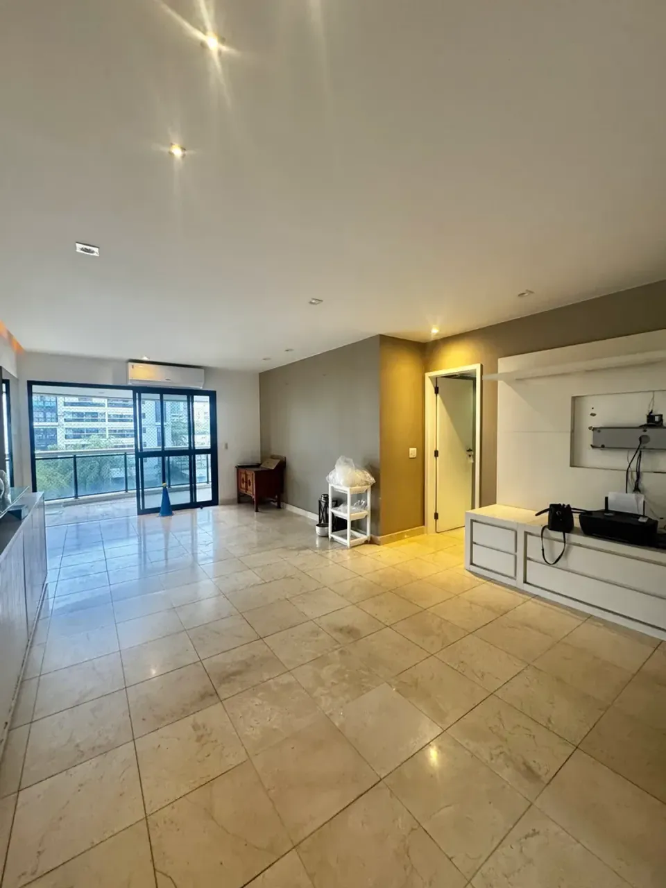 Apartamento com 4 quartos e 4 banheiros, com varanda — photo 2