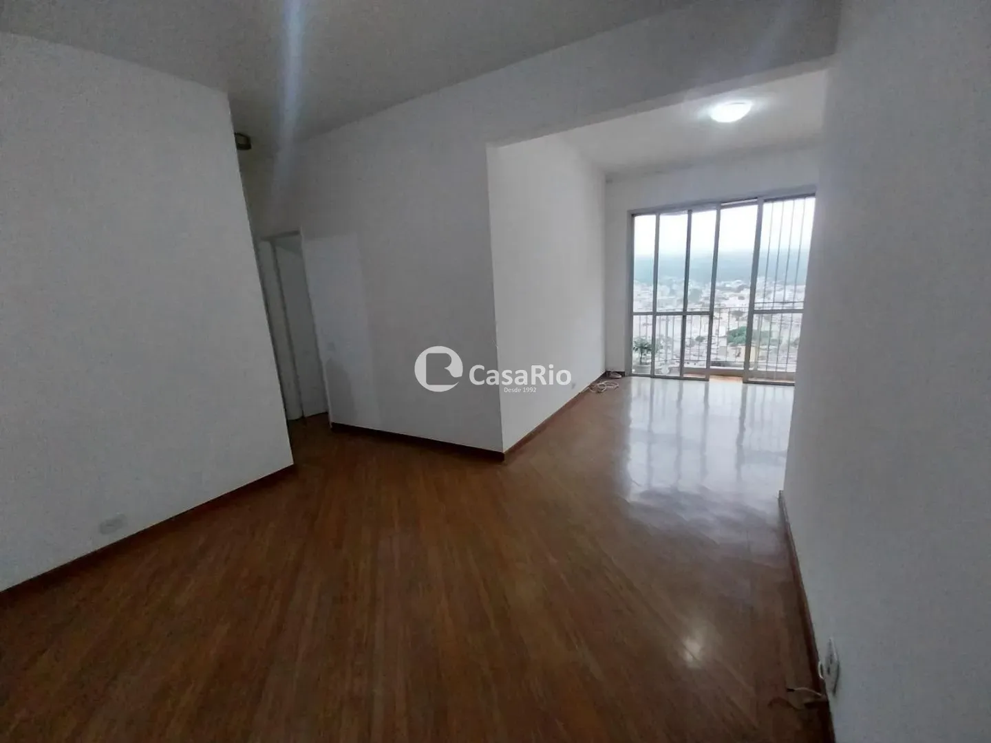 2-bedroom apartment with wood or laminate floors — photo 5