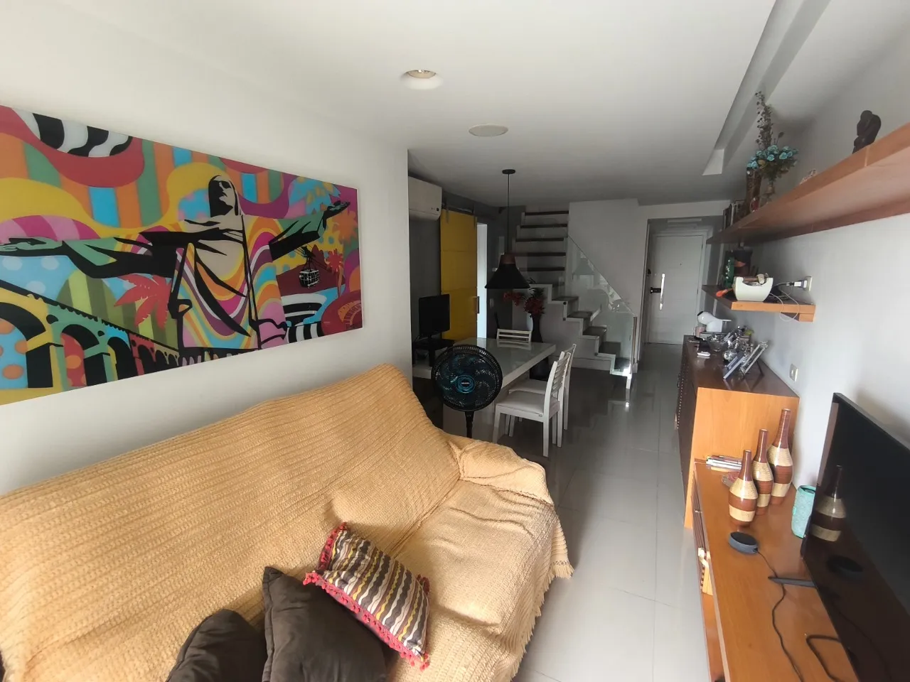 Furnished 3-bedroom apartment with an open kitchen — photo 23