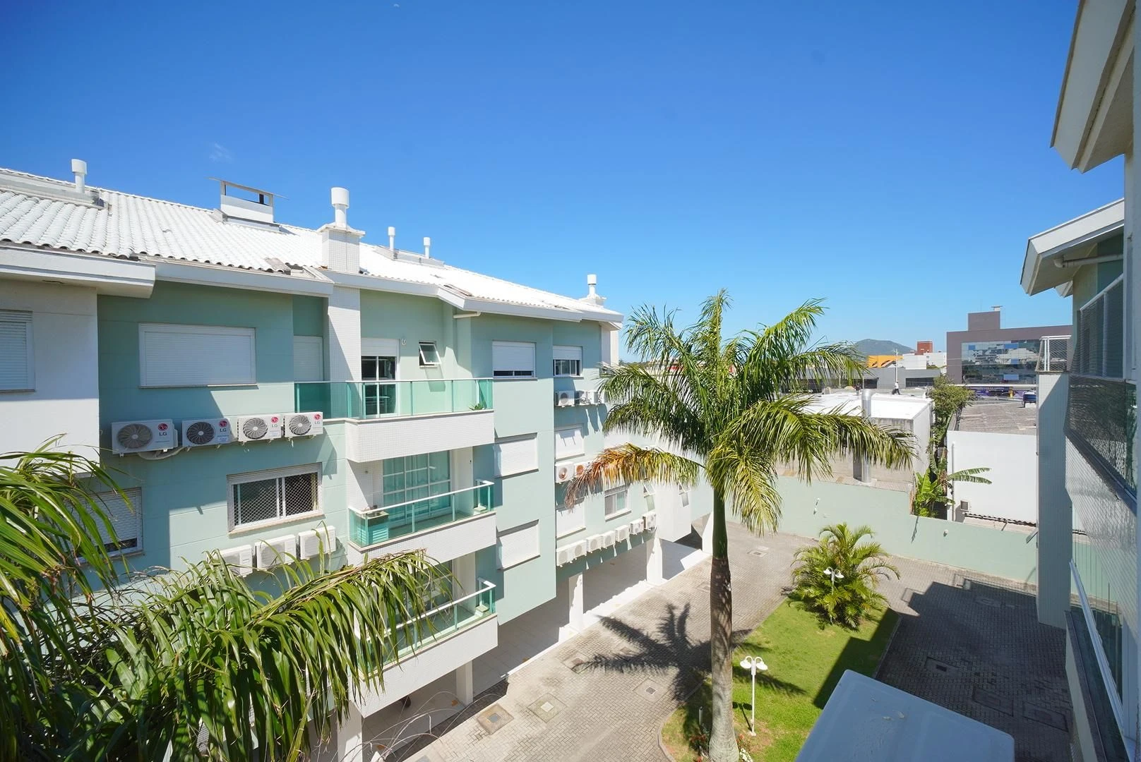 205 m² apartment with a private pool and a jacuzzi — photo 11