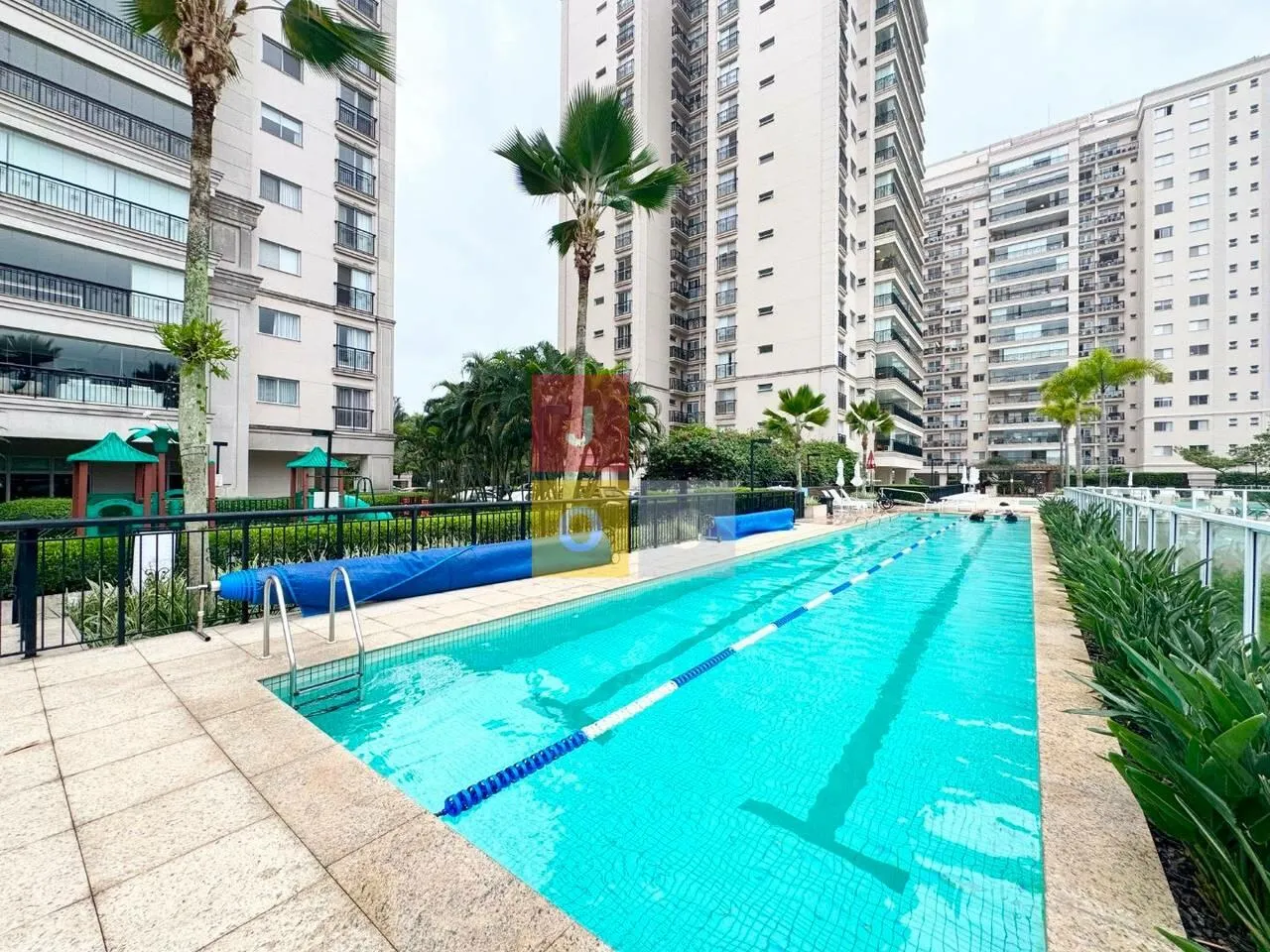 Apartamento mobiliado, 193 m², com janelas do piso ao teto — photo 95