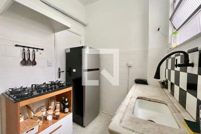 Furnished 2-bedroom apartment with a gas stove kitchen — photo 2