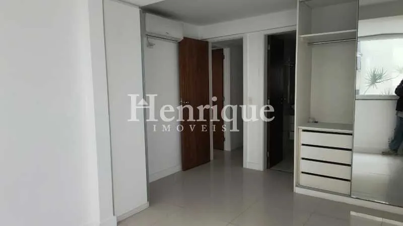 4-bedroom 4-bath apartment with a glassed-in balcony — photo 17