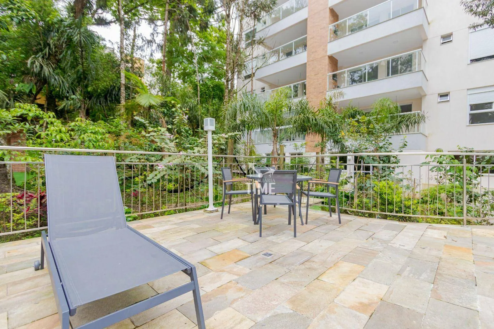 Balcony with a grill in a 3-bedroom apartment, 107 m² — photo 83
