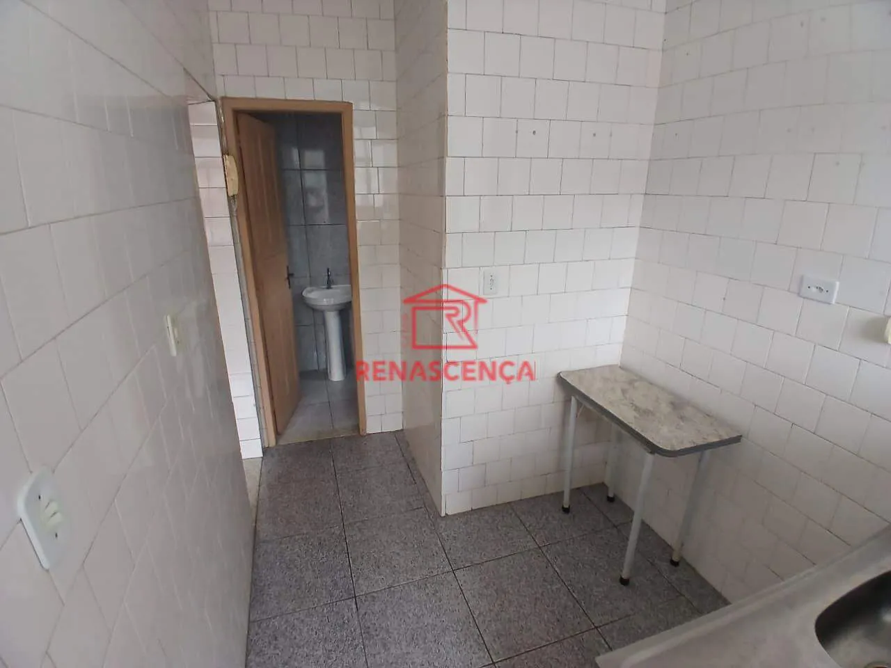 Unfurnished 1-bedroom apartment with closed kitchen — photo 7