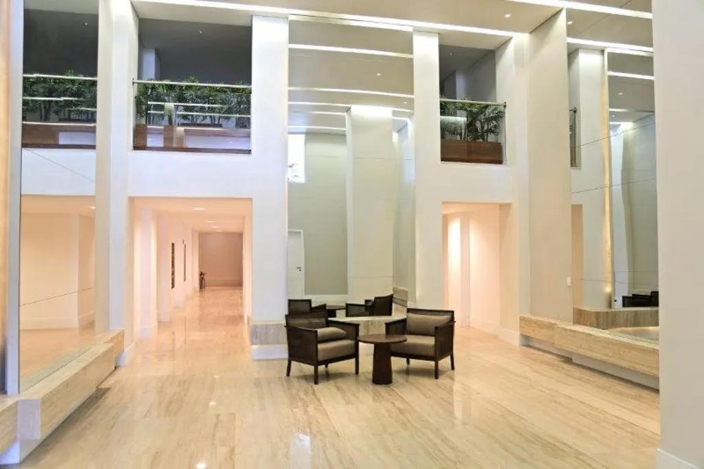 Furnished 1-bedroom apartment with 84 m² and parking — photo 17