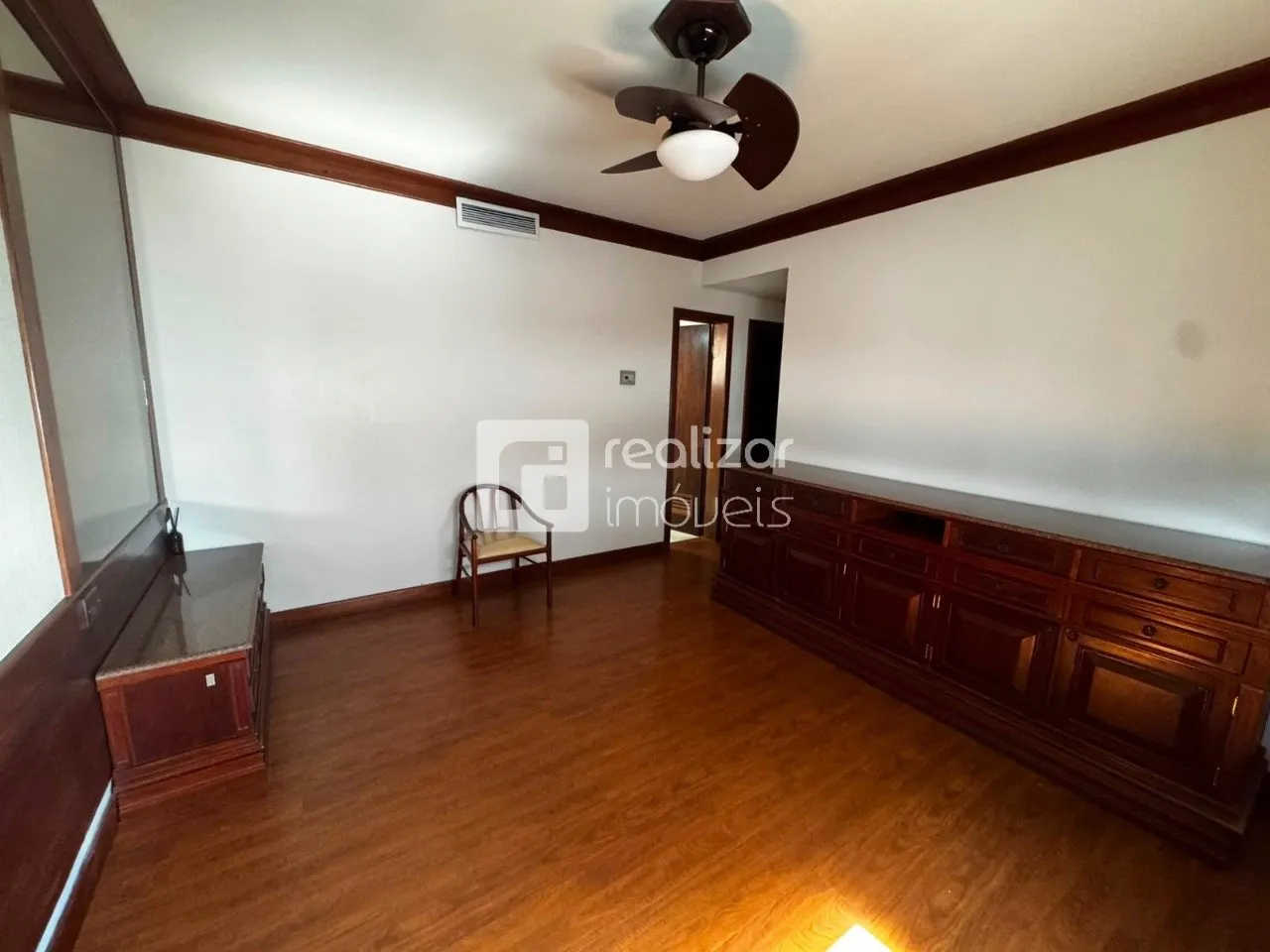 Apartamento de 290 m² com 4 dormitórios e varanda envidraçada — photo 30