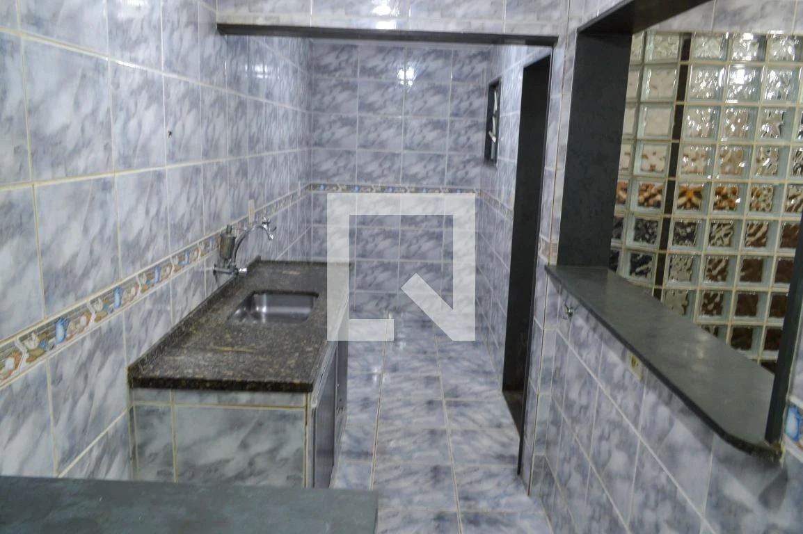 Rental apartment with 3 bedrooms and a closed kitchen