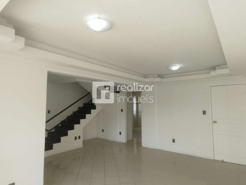 Duplex apartment with 5 bedrooms and 228 m² — photo 2