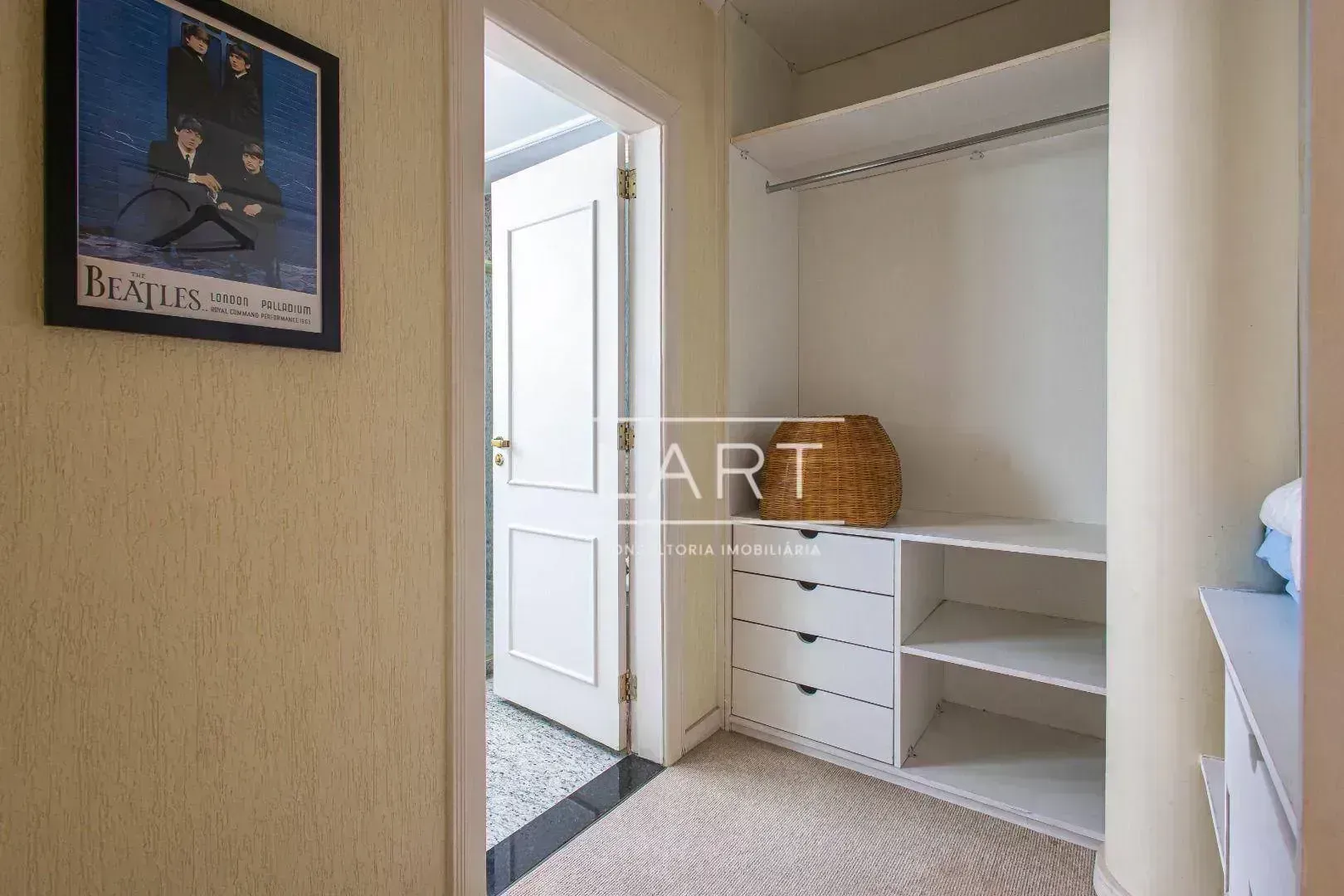 5-bedroom house with city and mountain views, 1250 m² — photo 22