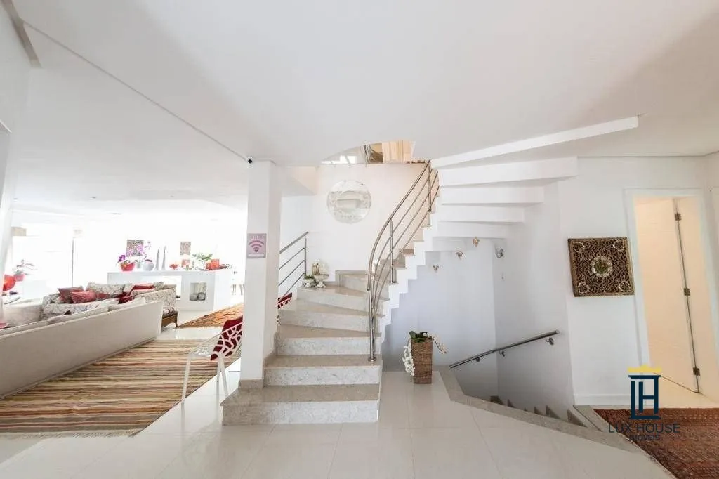 House with 7 bedrooms and 6 en-suites plus pool — photo 32