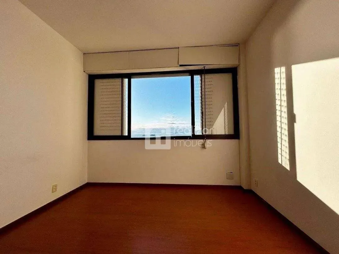4-bedroom apartment with 3 en-suite baths and 303 m² — photo 42