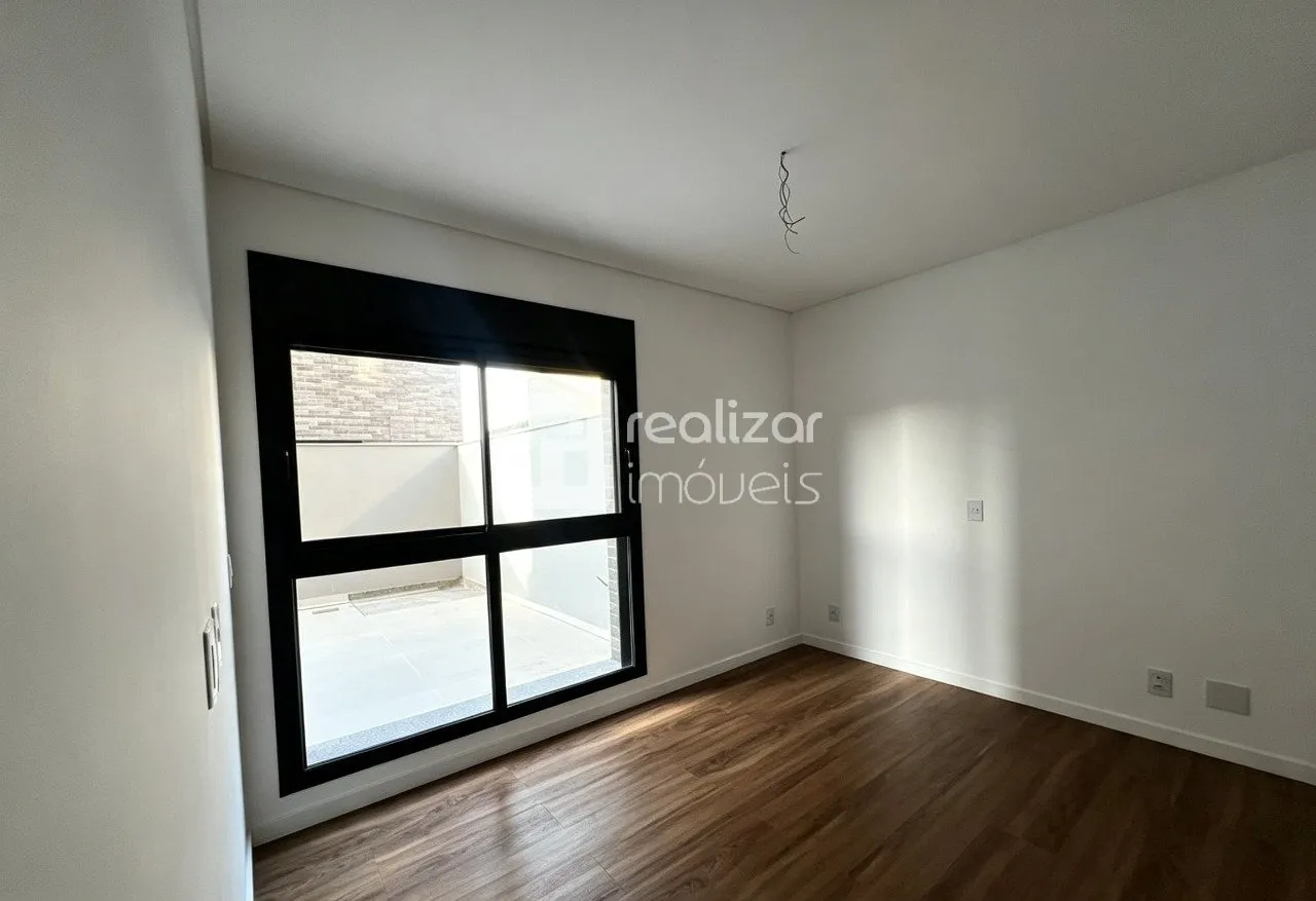 Glass-enclosed balcony in a 2-bedroom apartment, 70 m² — photo 4