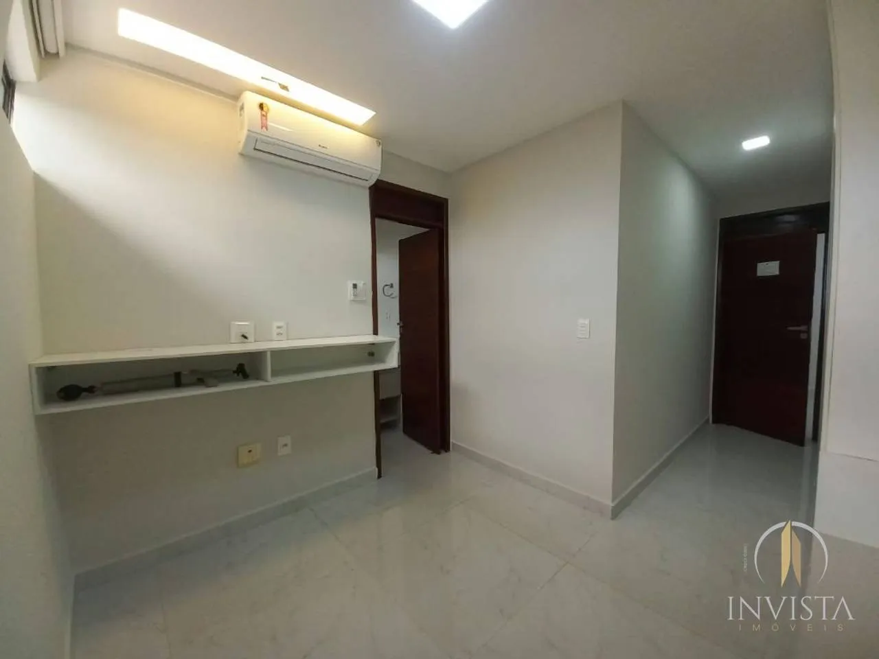 Furnished house, 481 m², with floor-to-ceiling windows — photo 52