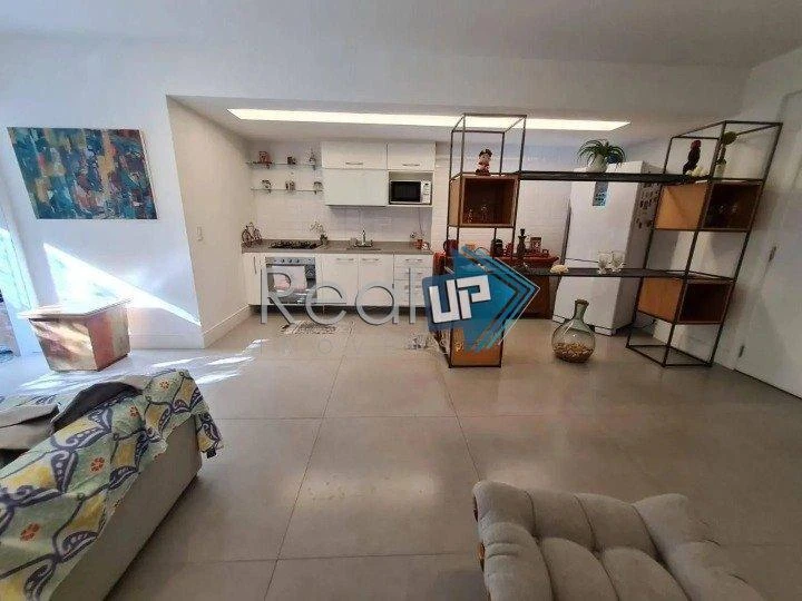 Furnished apartment, 74 m², with a glass-enclosed balcony — photo 2