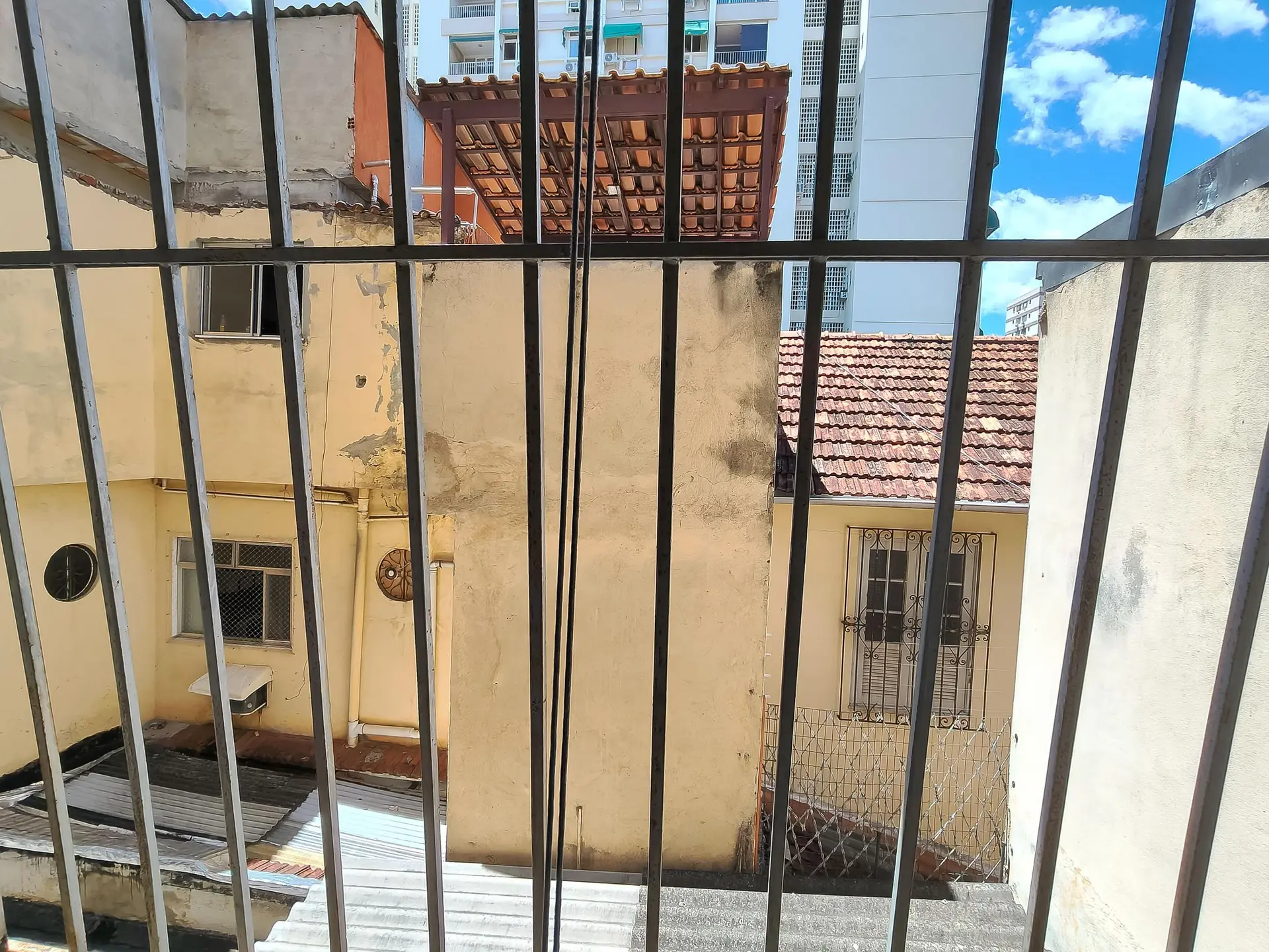 Furnished 3-bedroom apartment with 2 bathrooms — photo 28