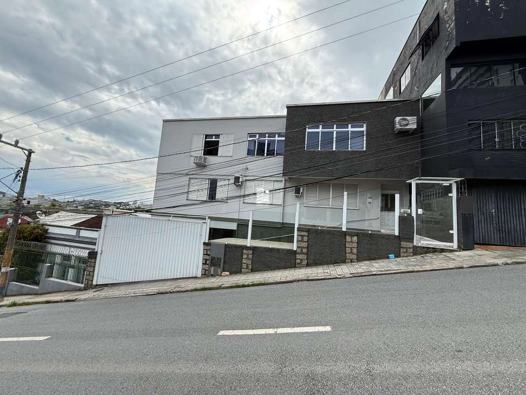 Casa com 6 quartos e ar-condicionado para 320 m² — photo 2