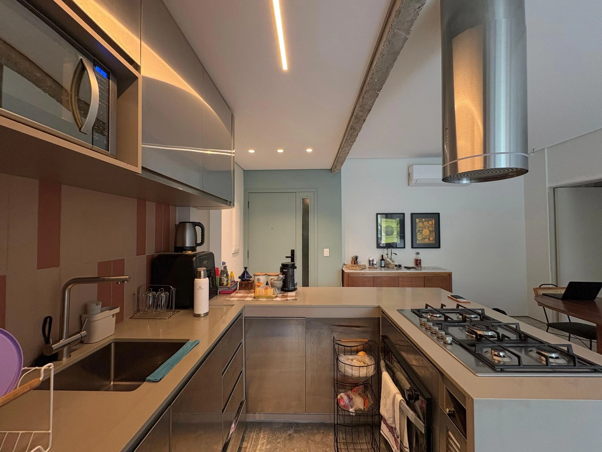 Furnished apartment, 100 m², with a grill on the balcony — photo 24