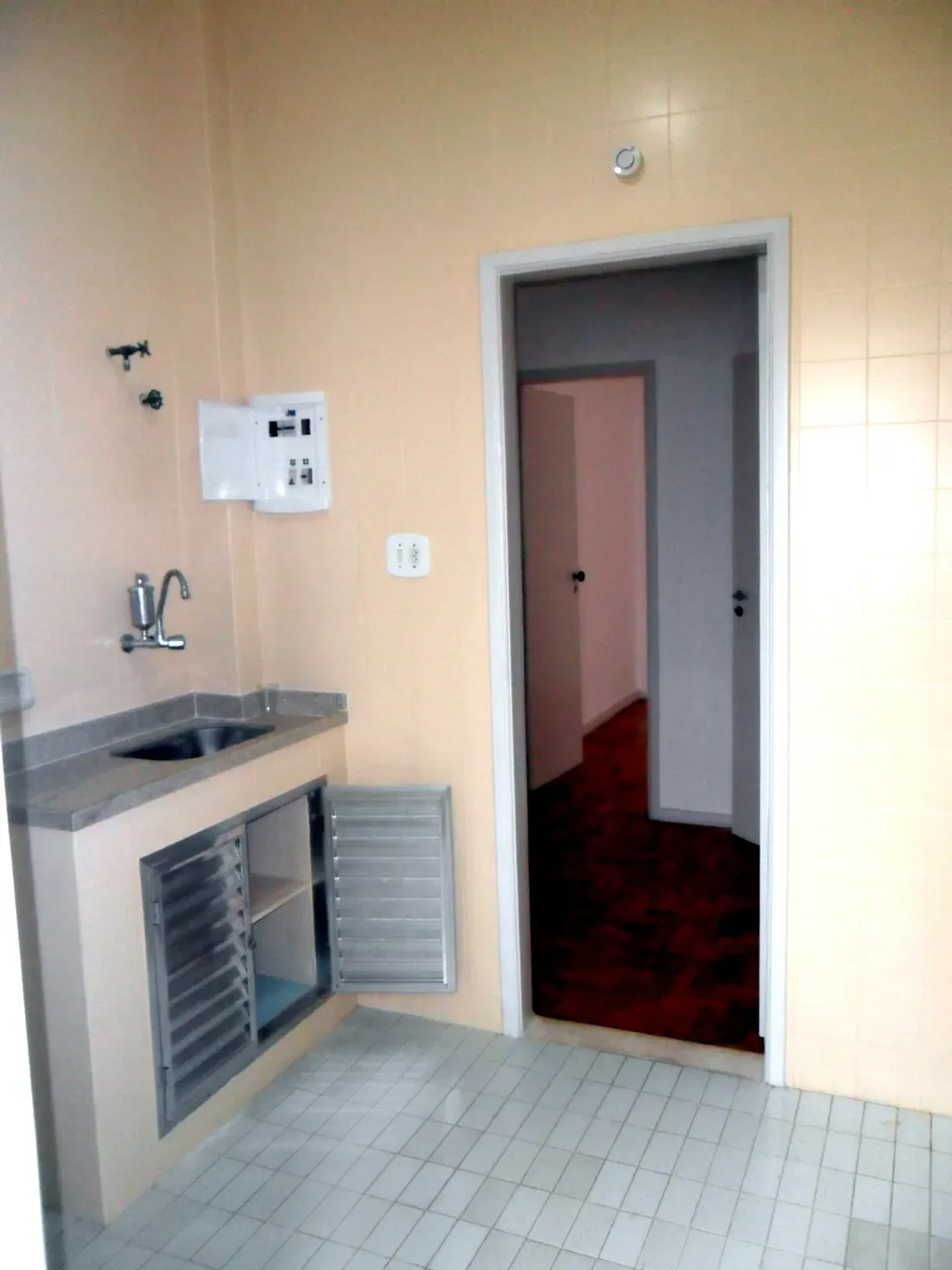 Apartment, 50 m², with wood or laminate floors — photo 14