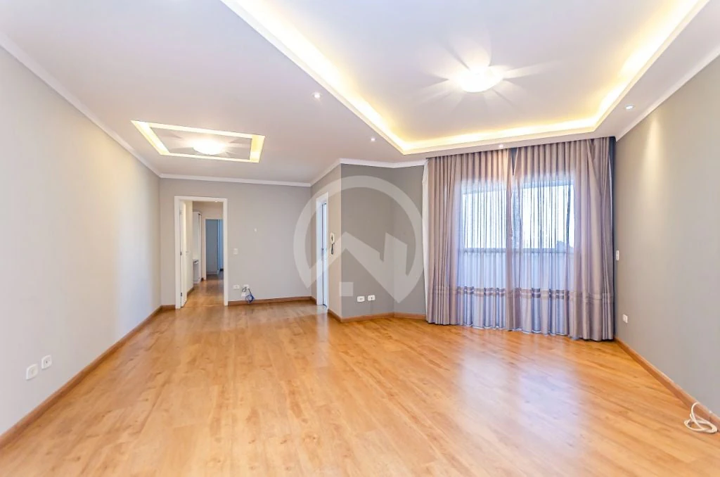 3-bedroom apartment with a grill on the balcony