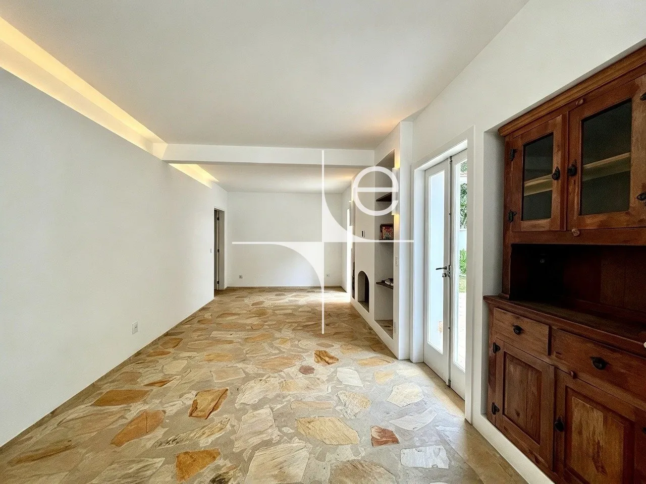 Water view in a 3-bedroom house, 220 m² — photo 21