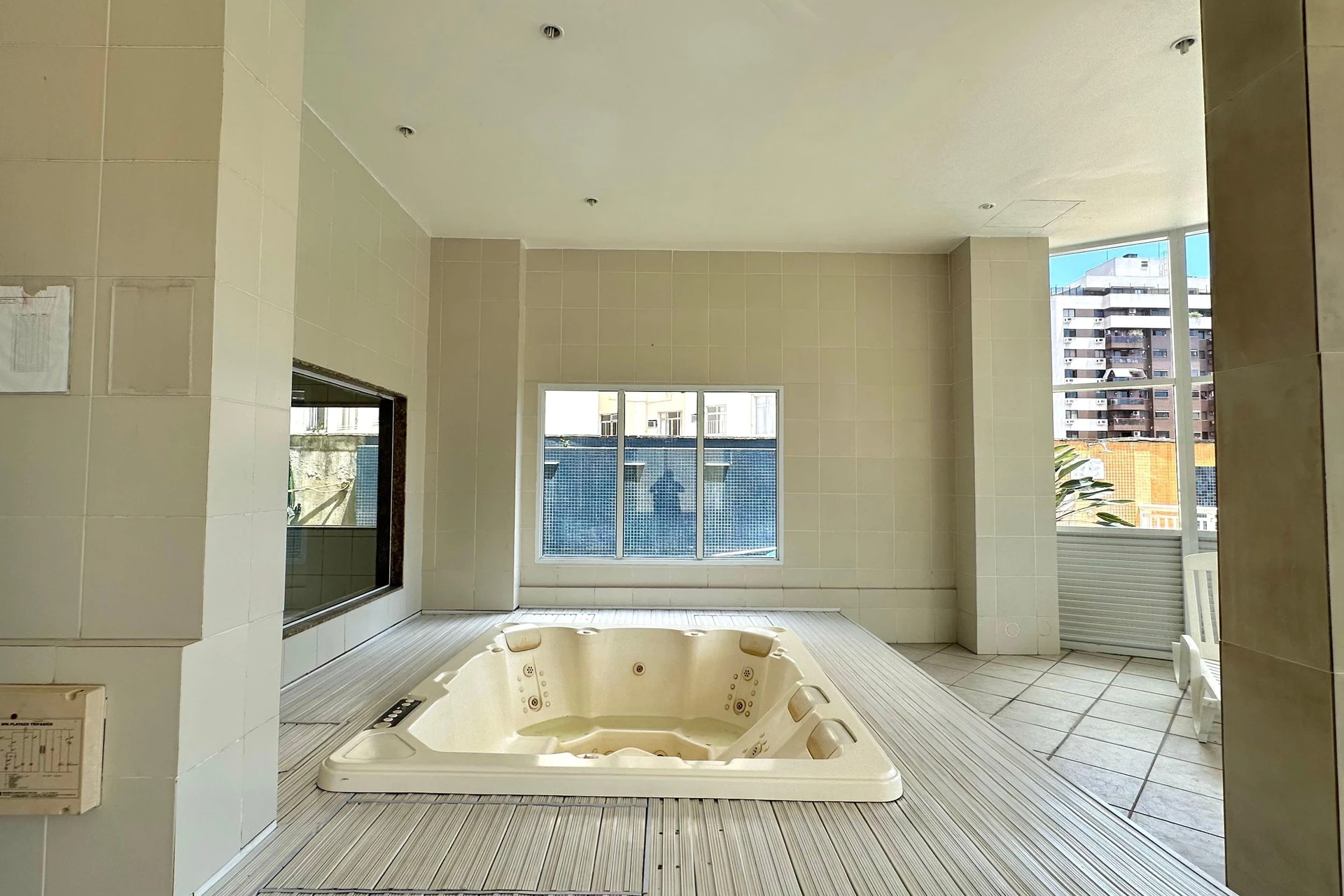 Apartamento de 3 quartos com vista para a água — photo 72