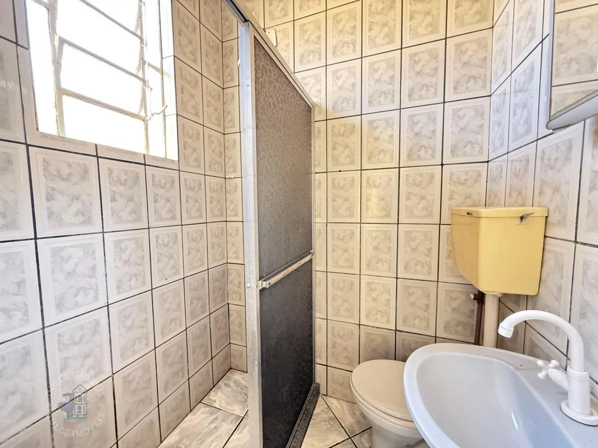 Unfurnished 1-bedroom house with an electric shower — photo 9