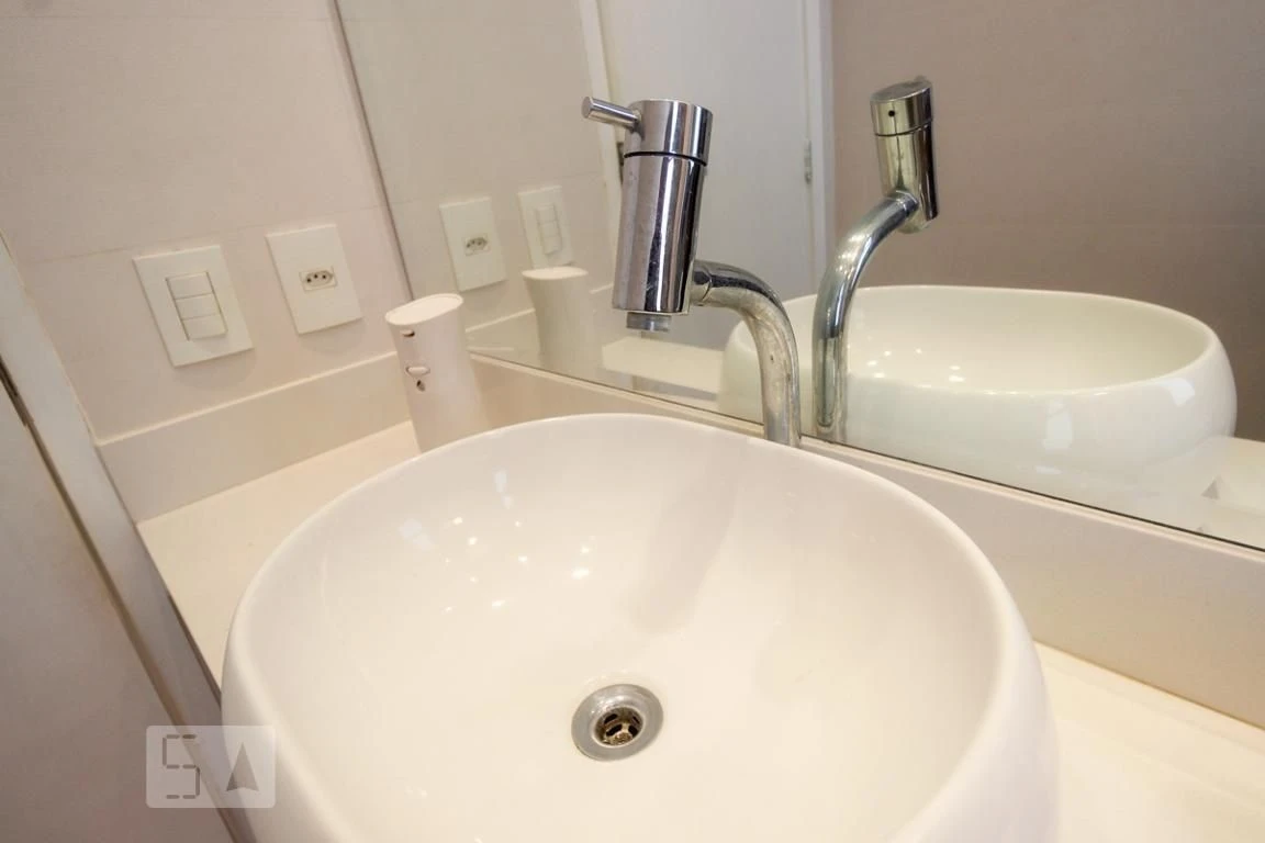 Furnished apartment, 90 m², with a glass-enclosed balcony — photo 39