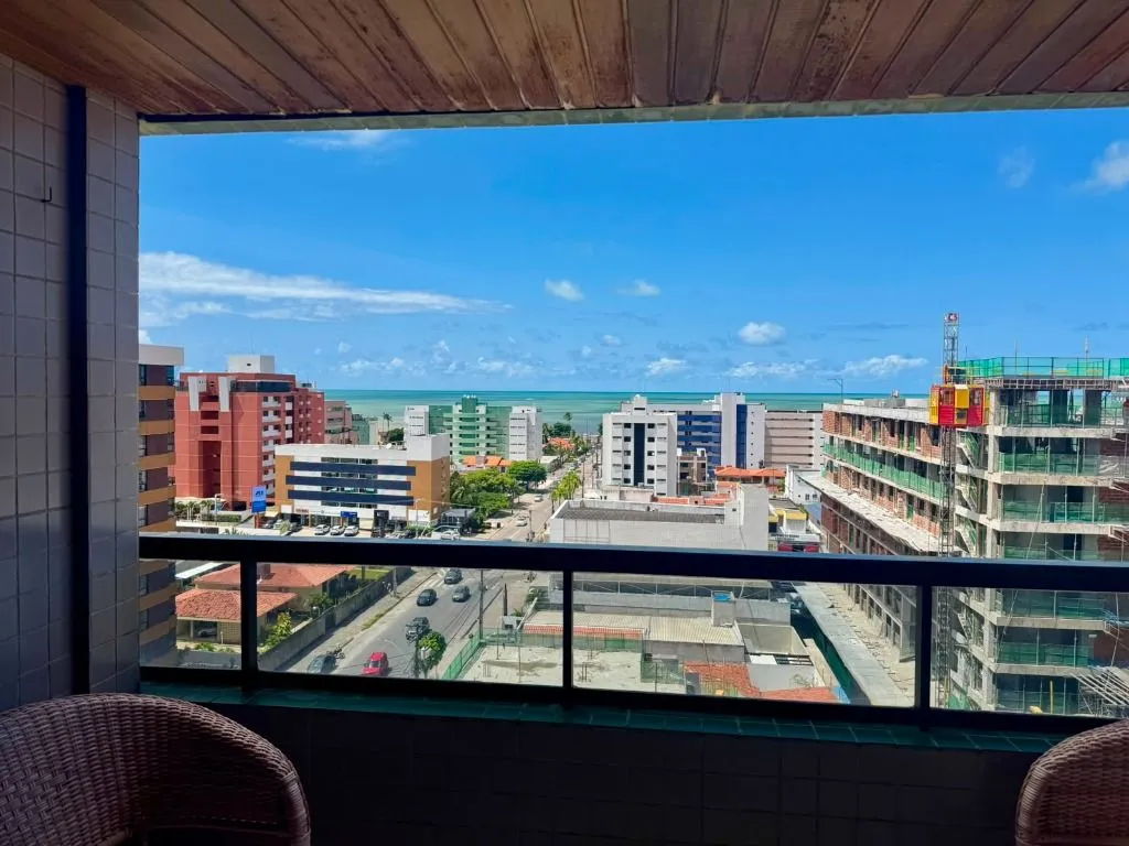 Apartamento mobiliado de 170 m² com 3 suítes