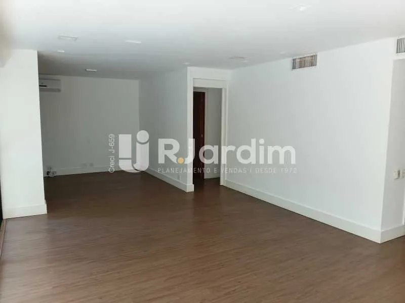 Apartamento com 3 quartos e varanda — photo 14