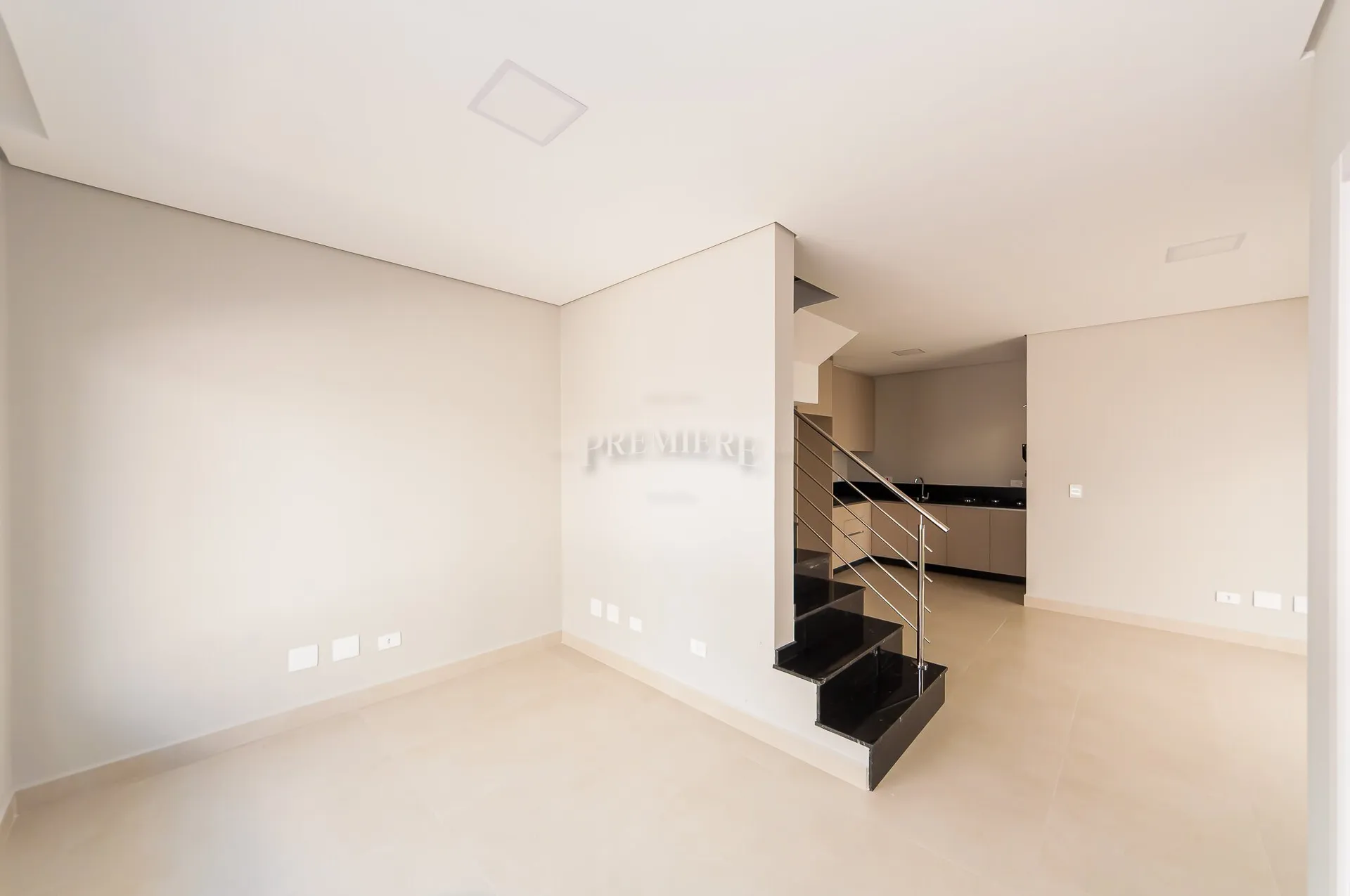 House, 97 m², with a glass-enclosed balcony — photo 3