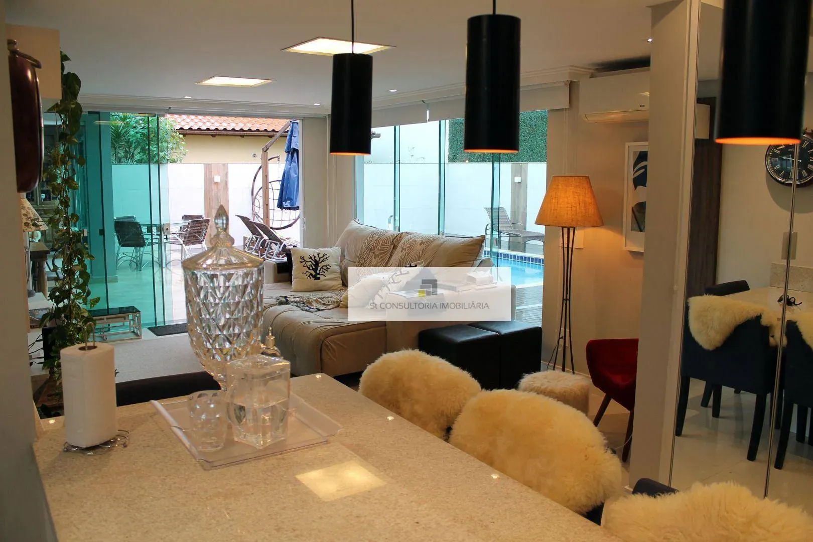 Furnished house with 4 en-suite bedrooms and private garden — photo 2