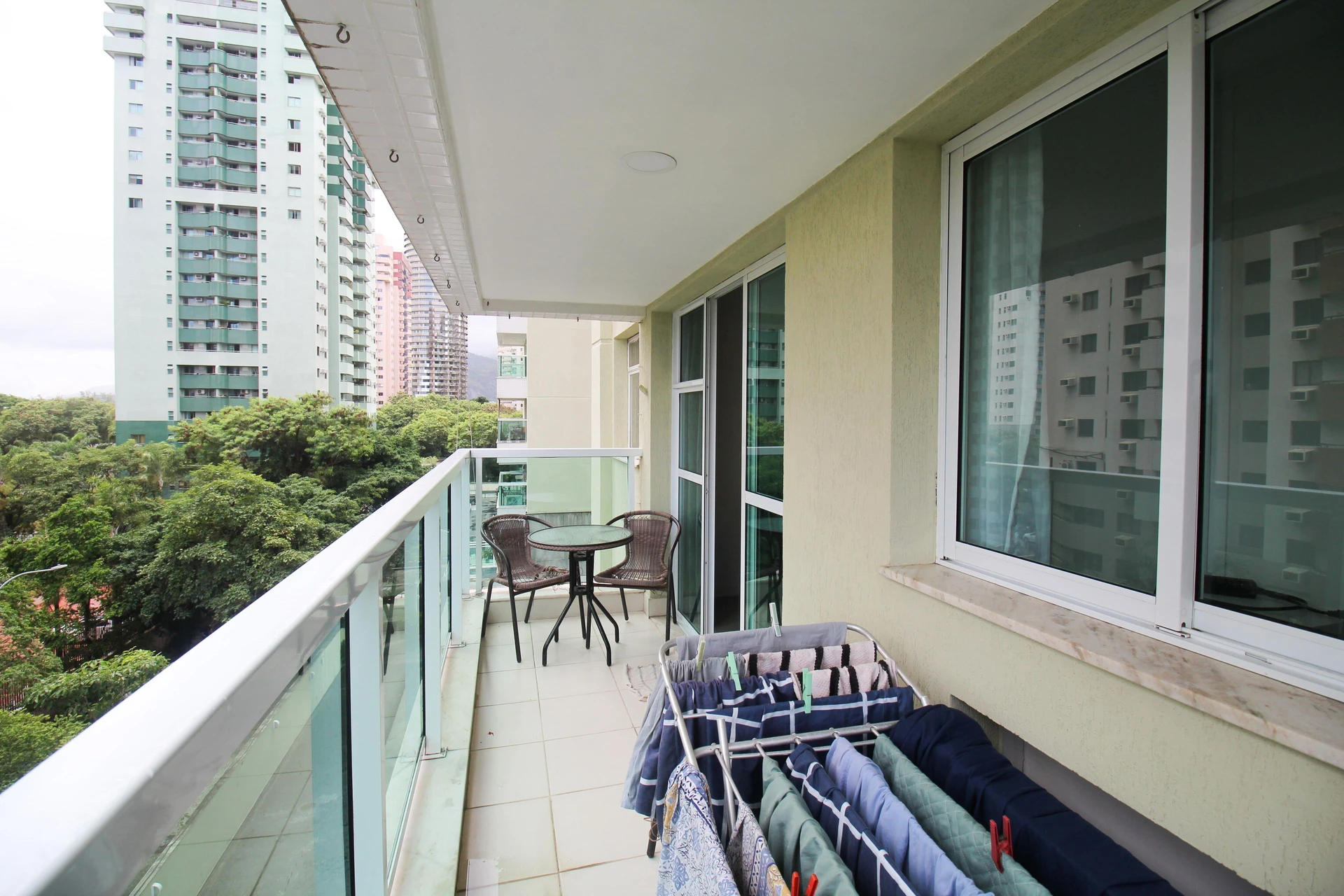 Apartamento mobiliado com 2 quartos e varanda envidraçada — photo 10