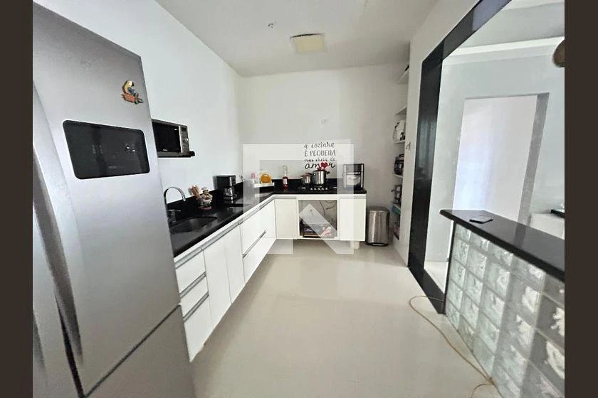 Home office in a 3-bedroom house, 197 m² — photo 10