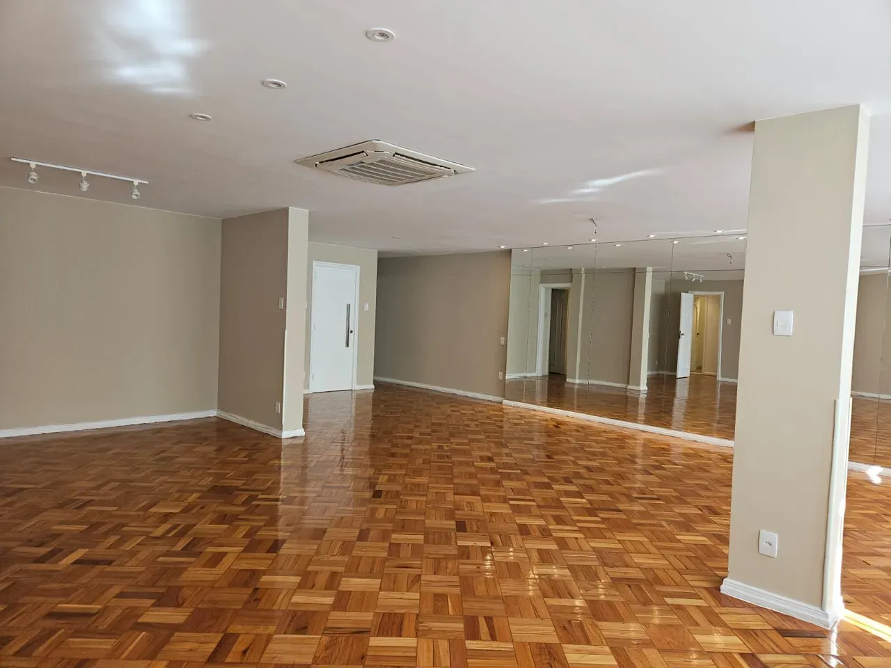 Apartamento, 200 m², com varanda envidraçada — photo 18