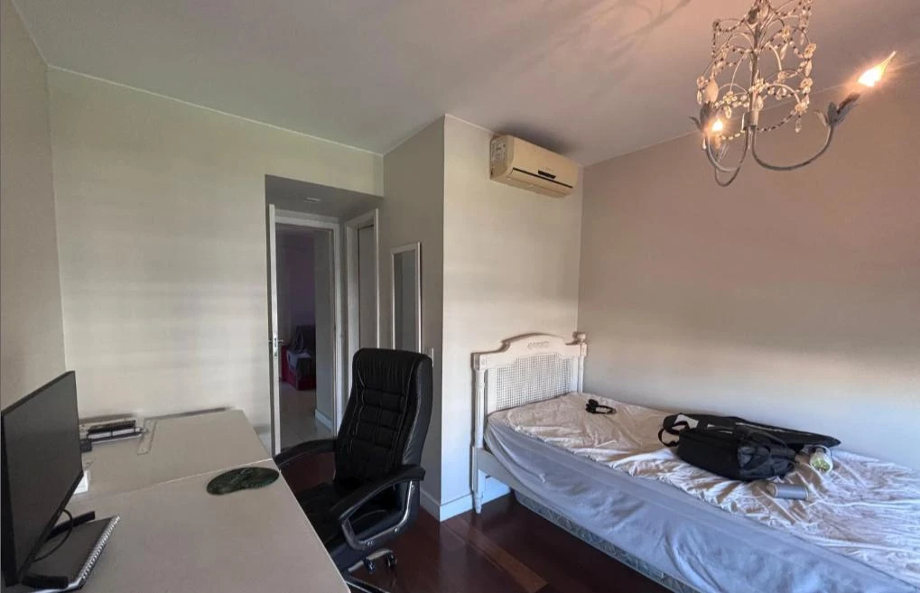 206 m² apartment with a washing machine and a home office — photo 21