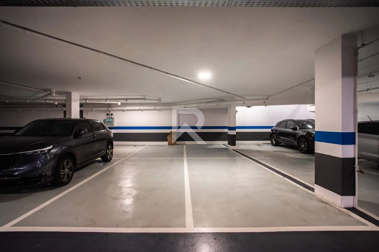 Furnished apartment with 4 en-suite bedrooms and 255 m² — photo 33