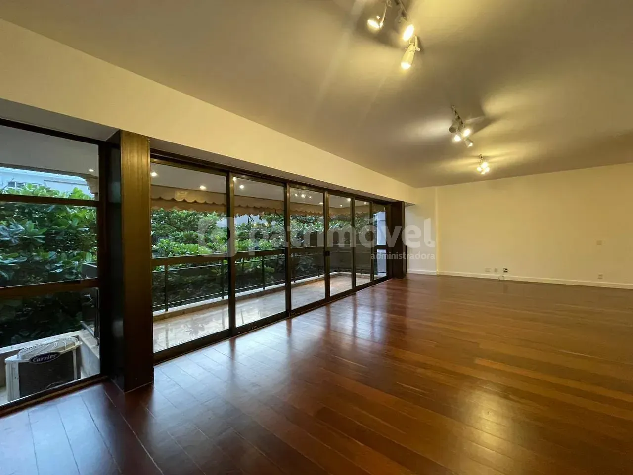 4-bedroom apartment with pool and 3 parking spaces — photo 9