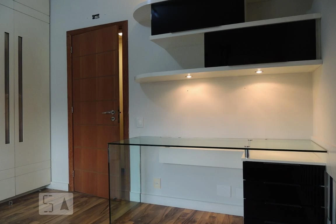 Apartamento de 4 quartos com janelas do piso ao teto — photo 52