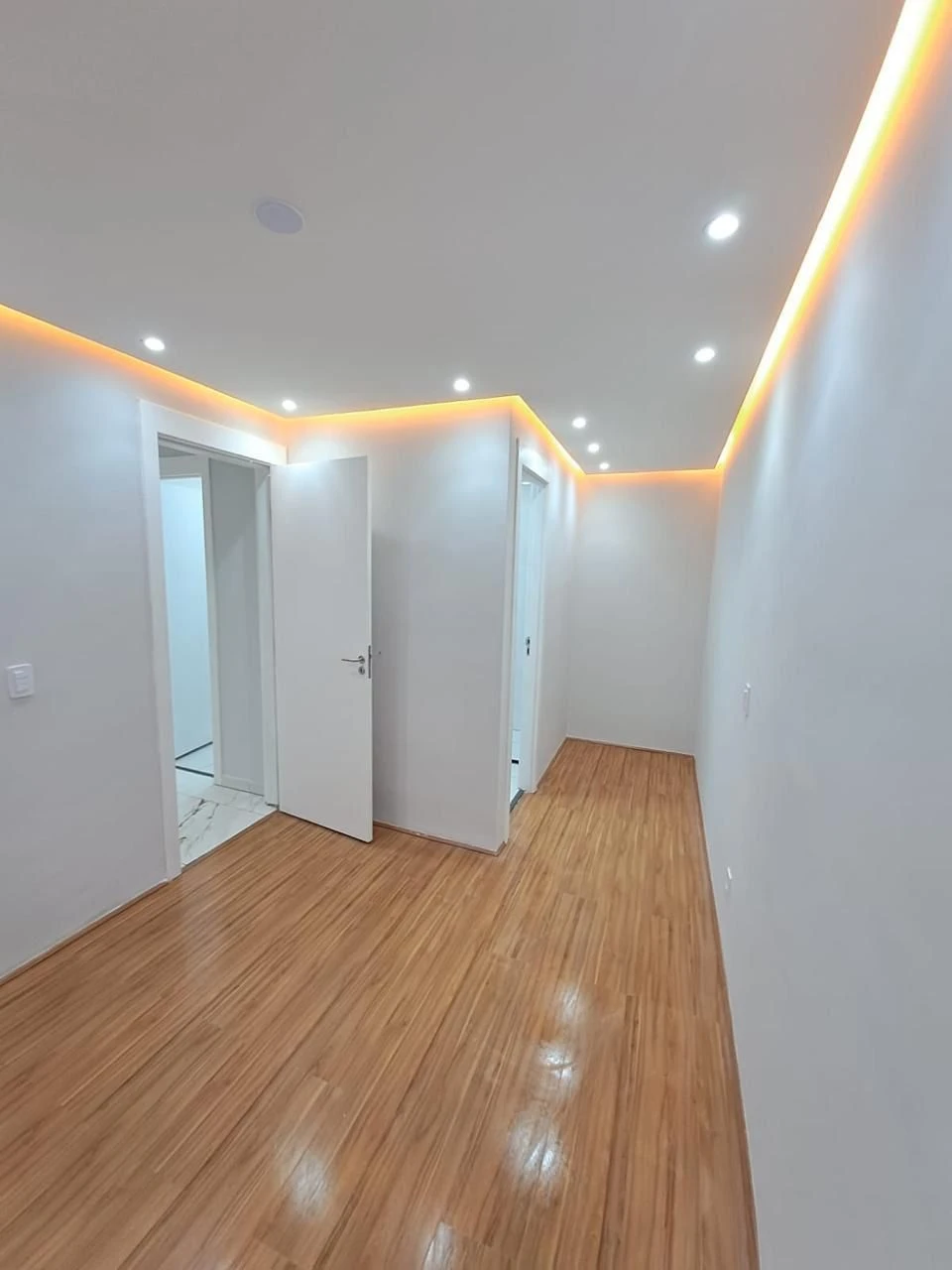 2-bedroom apartment in a building with a gym — photo 14