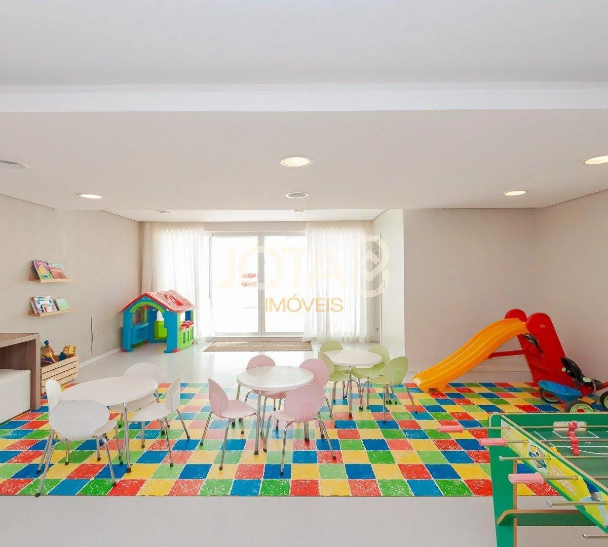 Furnished 3-bedroom apartment with 201 m² — photo 38