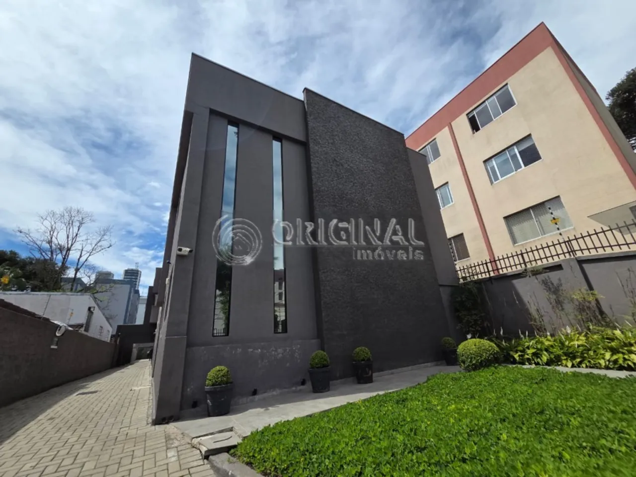 Furnished 1-bedroom apartment with compact kitchenette